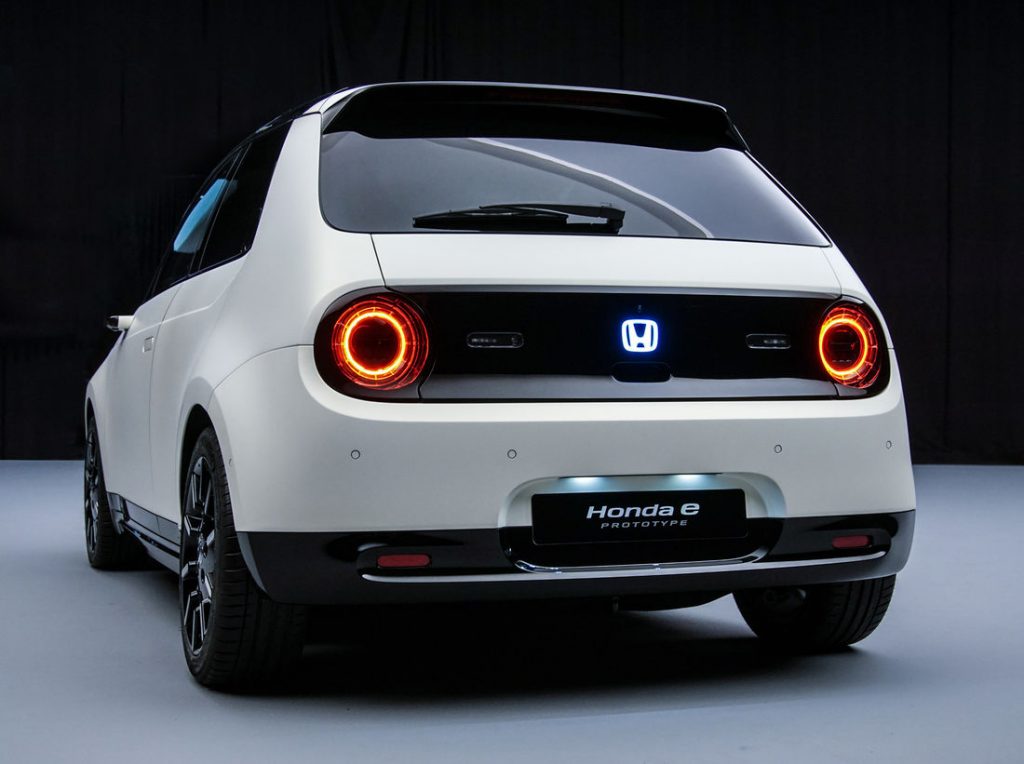 Honda prezintă la Frankfurt noul model electric; tușa retro e un argument!